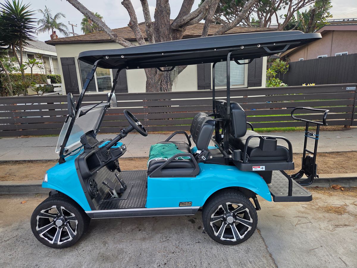 Decorated golf carts in Ocean Beach, San Diego โ photo 10