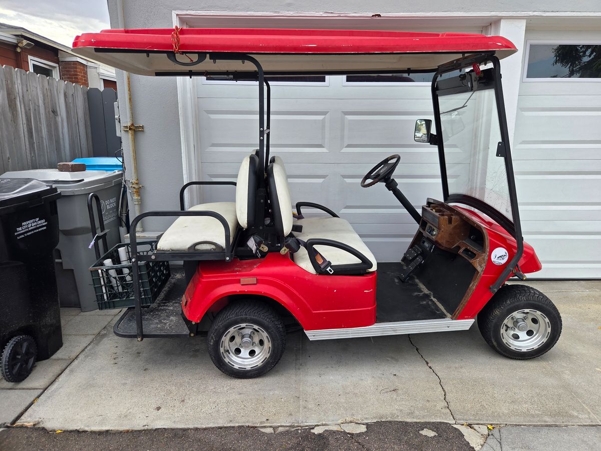Golf carts in Ocean Beach, San Diego โ photo 12