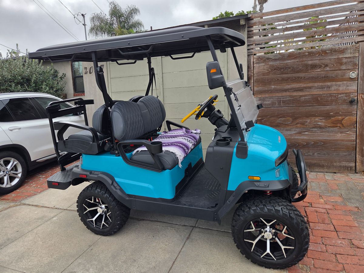 Decorated golf cart in Ocean Beach, San Diego โ photo 2