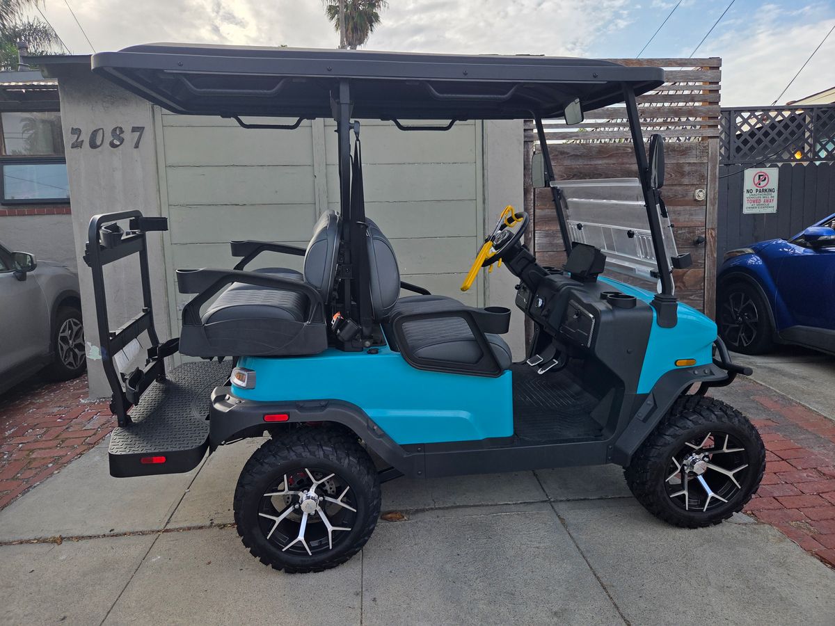 Golf carts in Ocean Beach, San Diego 92107 โ photo 9